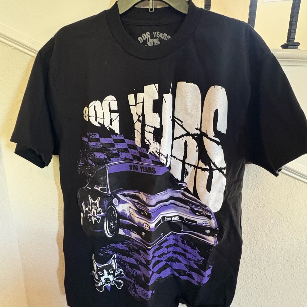 🏁 Dog Years Graphic Tee – Men’s Size L 🏁